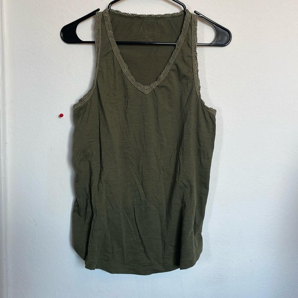 Cute trimmed green tank 🫶
